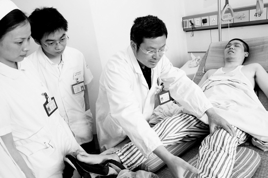 强直性脊柱炎的危害都有什么 强直性脊柱炎的危害都有什么