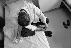 医生讲解导致强直性脊柱炎的病因 医生讲解导致强直性脊柱炎的病因
