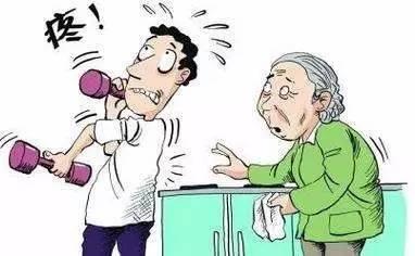 哪些方法可以治疗强直性脊柱炎？郑州骨科医生：试试这4种，效果不错